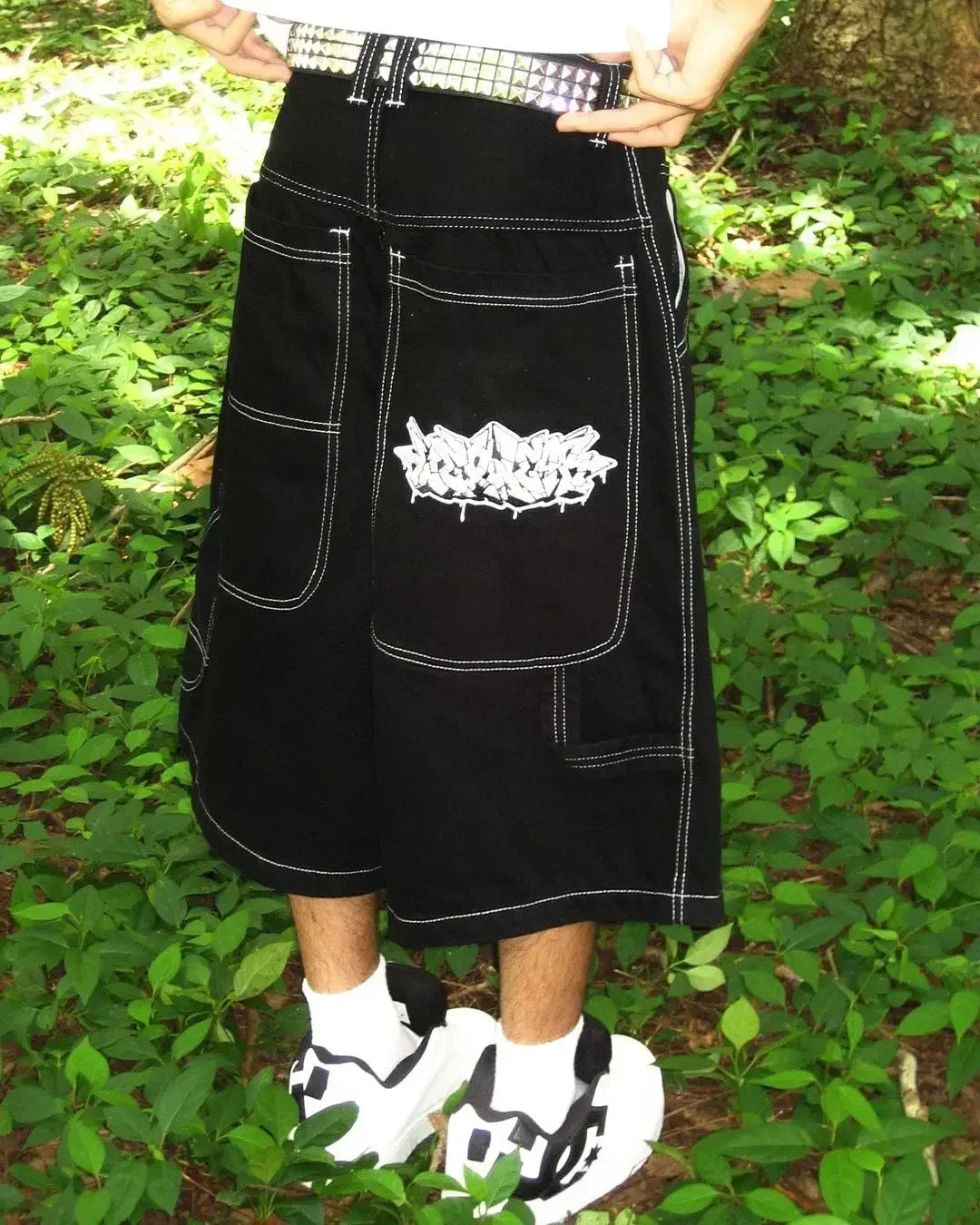 Y2K Graffiti Cargo Shorts | Baggy Streetwear Skate Shorts with Contrast Stitching